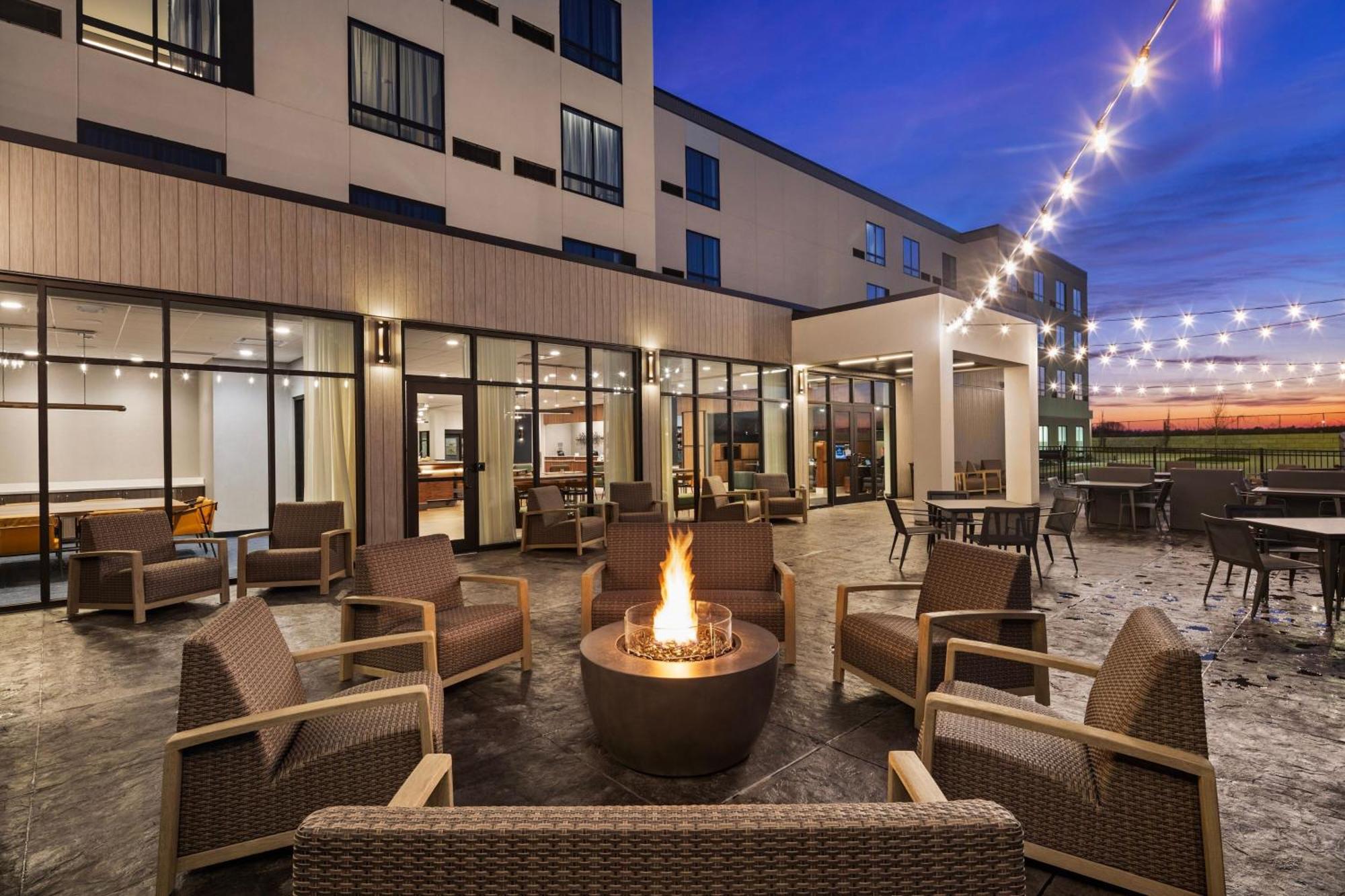 Courtyard By Marriott Беттендорф Екстер'єр фото