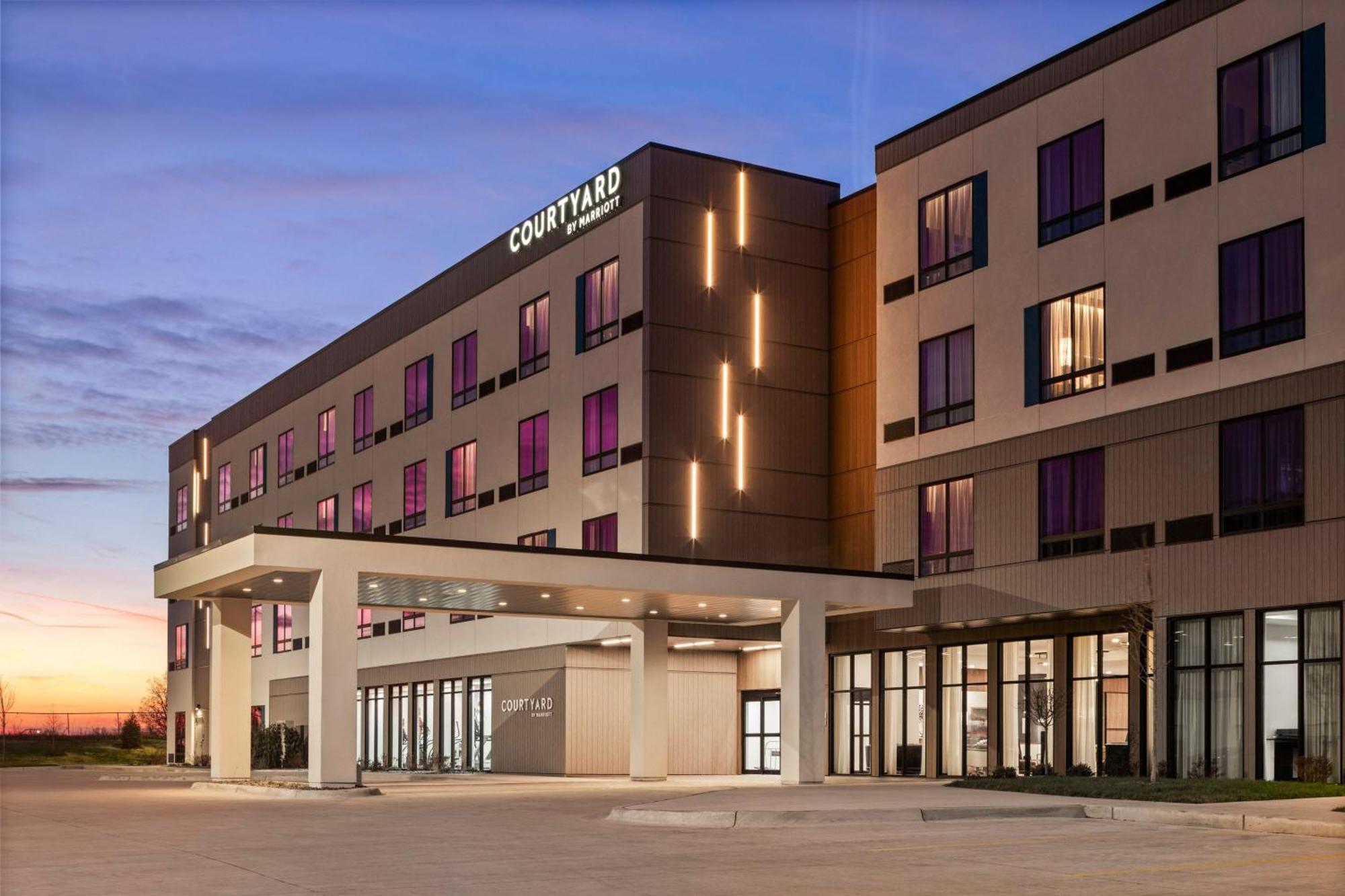 Courtyard By Marriott Беттендорф Екстер'єр фото